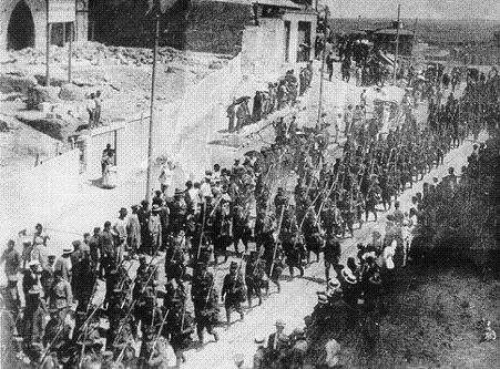 Tropas Republicanas entrando en el cantón de Cartagena